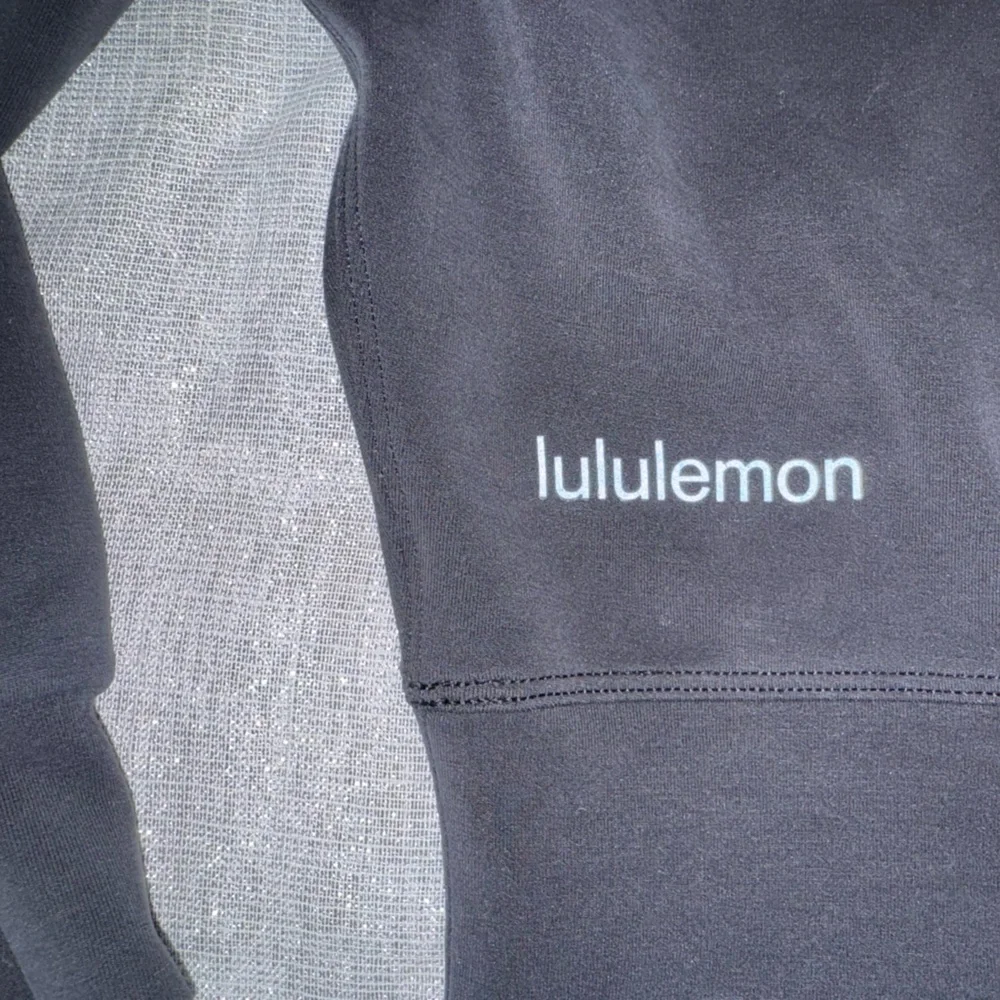 Lululemon Black Cropped Sweatshirt - Picture 3 of 4